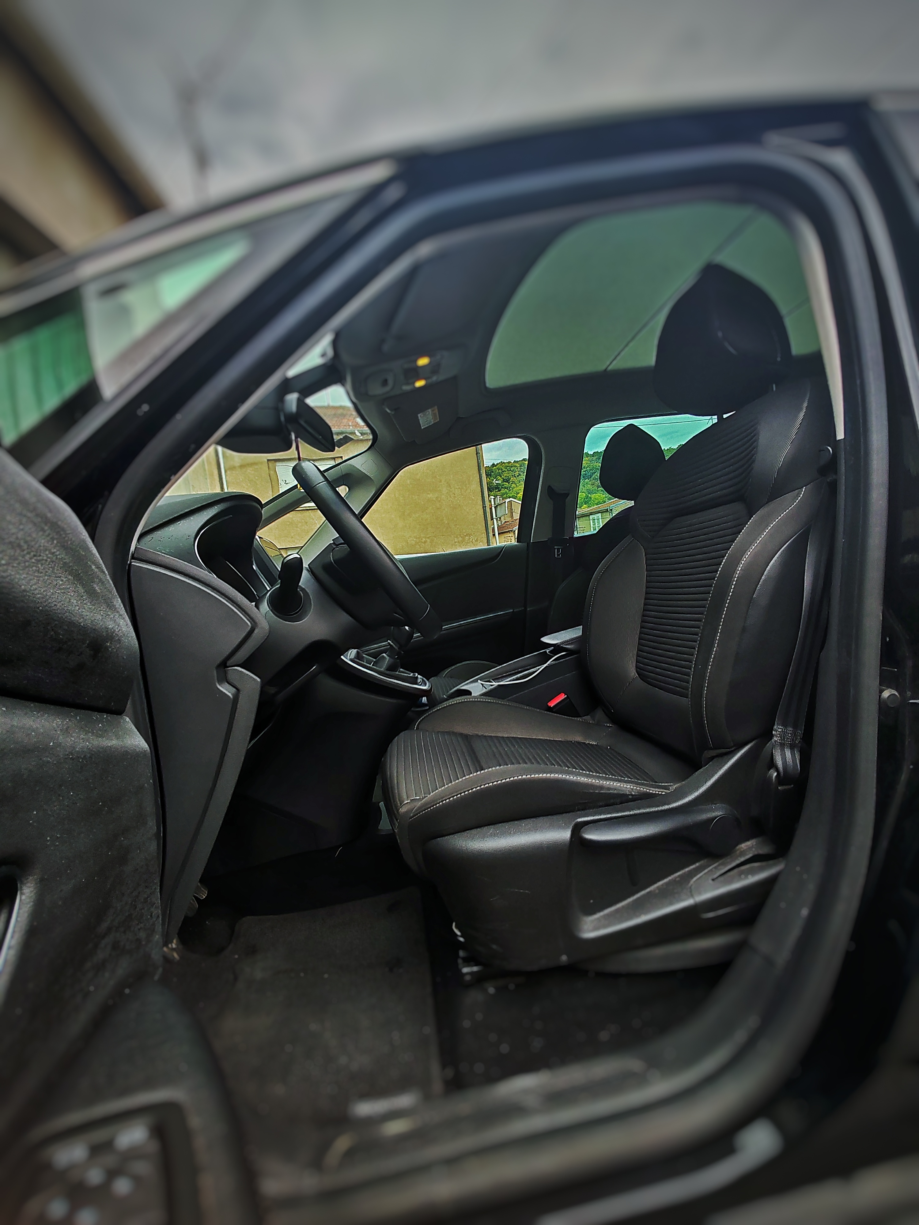 Intérieur Devant Gauche